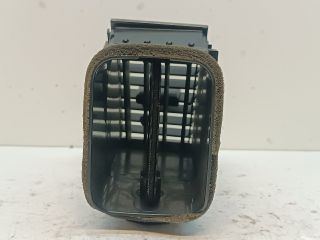 bontott TOYOTA PRIUS Középső Bal Szellőző