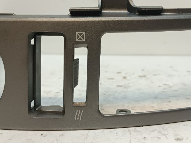 bontott TOYOTA PRIUS Középső Szellőző Keret