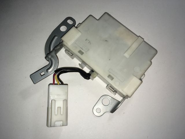 bontott TOYOTA PRIUS Kulcs Nélküli Nyitás Jeladó