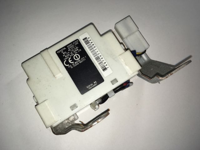 bontott TOYOTA PRIUS Kulcs Nélküli Nyitás Jeladó