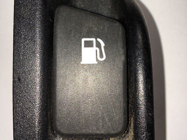 bontott TOYOTA PRIUS Tankajtó Nyitó Kar / Gomb