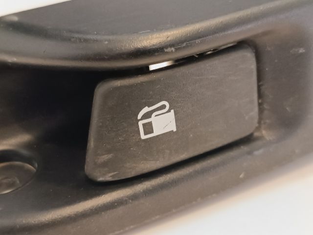 bontott TOYOTA PRIUS Tankajtó Nyitó Kar / Gomb
