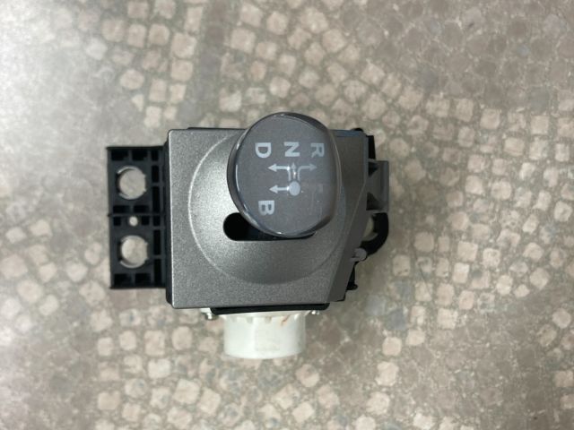 bontott TOYOTA PRIUS Váltógomb