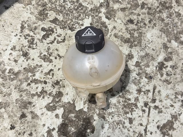 bontott TOYOTA PROACE CITY VERSO Kiegyenlítő Tartály