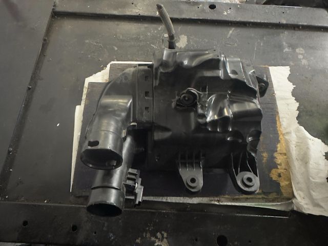 bontott TOYOTA PROACE CITY VERSO Légszűrő Ház