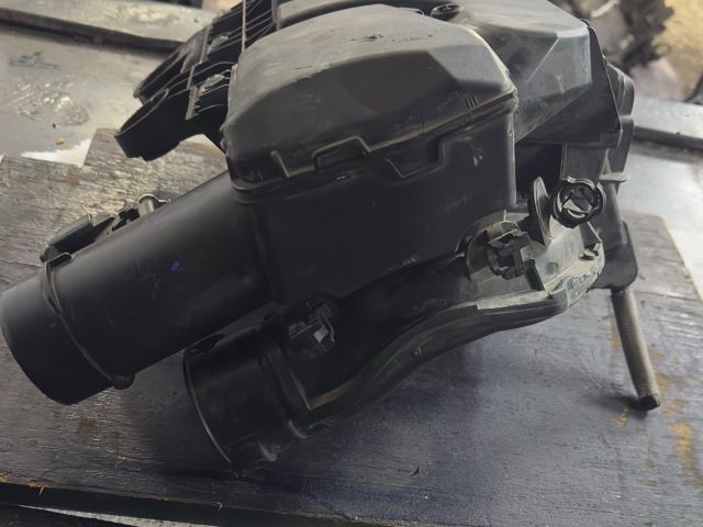 bontott TOYOTA PROACE CITY VERSO Légszűrő Ház