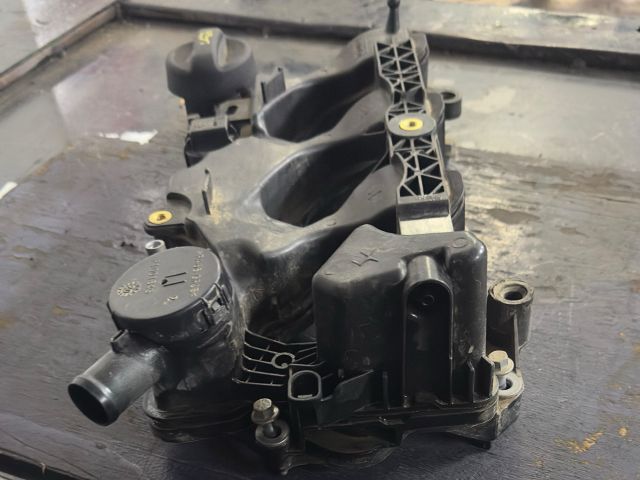 bontott TOYOTA PROACE CITY VERSO Szelepfedél