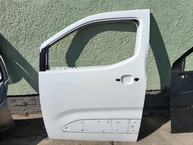 bontott TOYOTA PROACE CITY VERSO Bal első Ajtó (Részeivel)