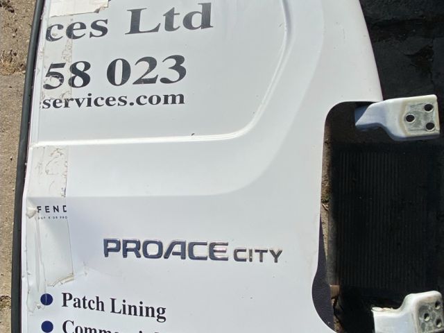 bontott TOYOTA PROACE CITY VERSO Jobb hátsó Ajtó (Részeivel)