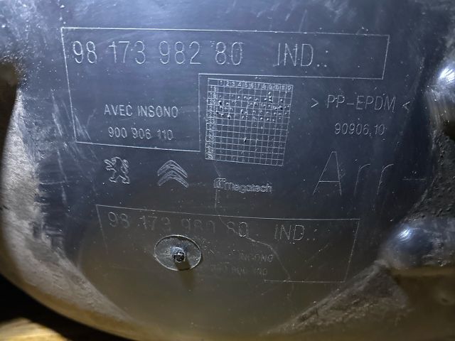 bontott TOYOTA PROACE CITY VERSO Jobb hátsó Dobbetét (Kerékjárati, Műanyag)