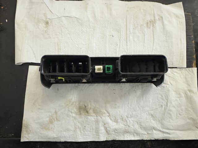 bontott TOYOTA PROACE CITY VERSO Középső Szellőző