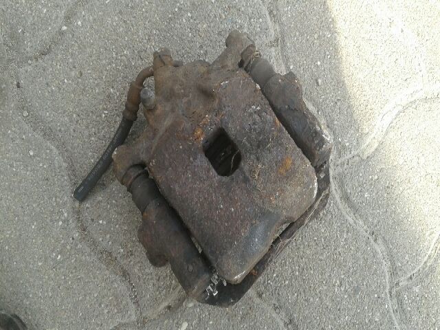 bontott TOYOTA RAV 4 Jobb első Féknyereg Munkahengerrel