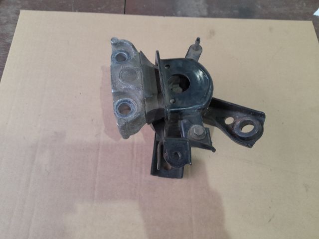 bontott TOYOTA RAV 4 Motor Tartó Bak Bal