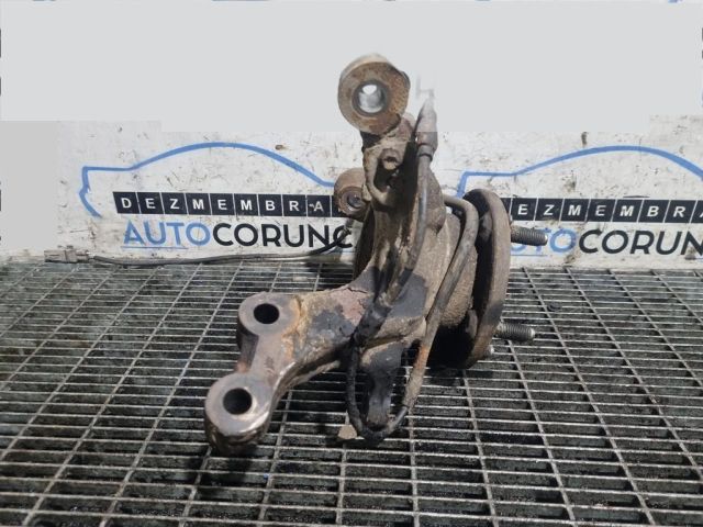 bontott TOYOTA RAV 4 Bal első Csonkállvány