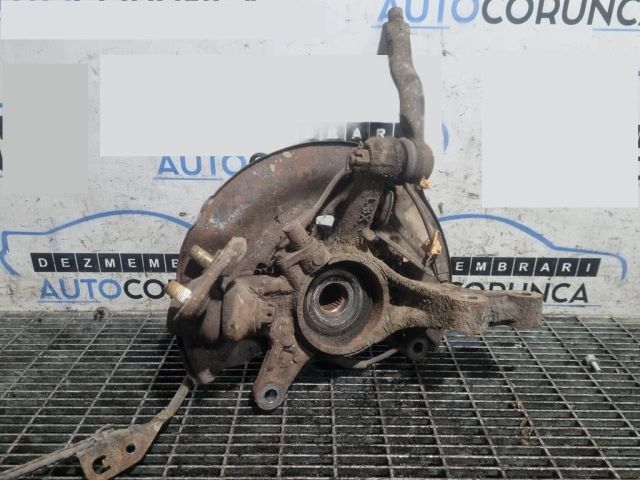 bontott TOYOTA RAV 4 Bal első Csonkállvány