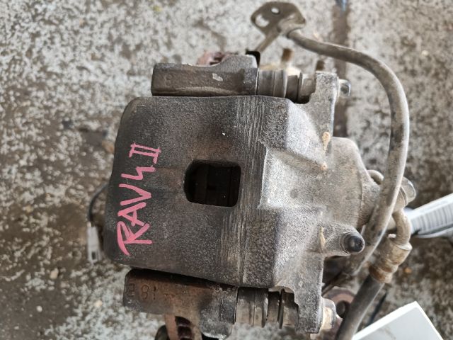 bontott TOYOTA RAV 4 Bal első Féknyereg Munkahengerrel