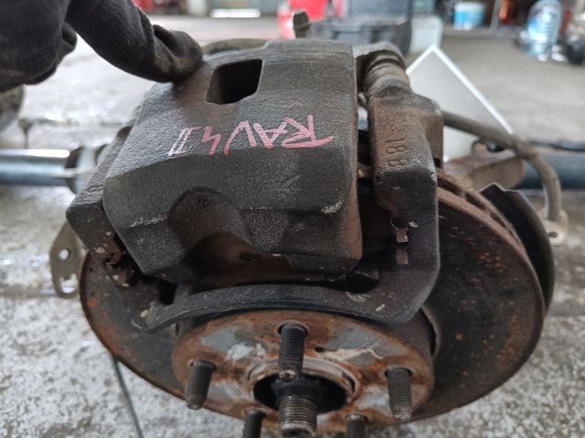 bontott TOYOTA RAV 4 Bal első Féknyereg Munkahengerrel