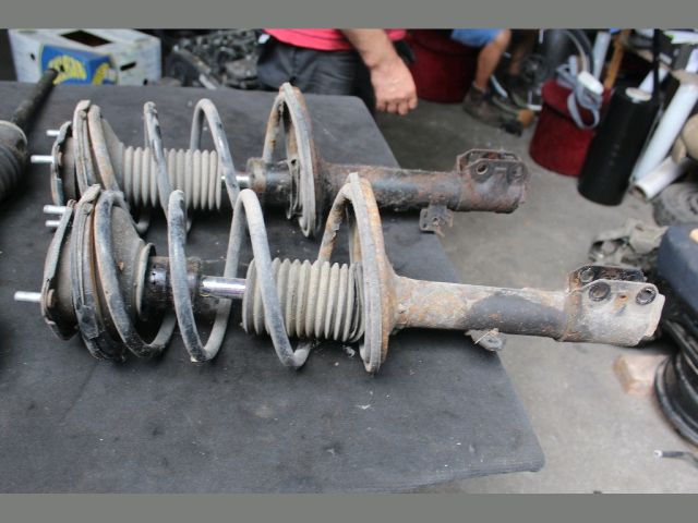 bontott TOYOTA RAV 4 Bal első Gólyaláb (Lengécsillapító, Rugó)