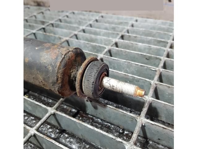 bontott TOYOTA RAV 4 Bal hátsó Lengéscsillapító