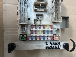 bontott TOYOTA RAV 4 Biztosítéktábla Motortér