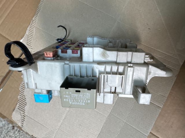 bontott TOYOTA RAV 4 Biztosítéktábla Motortér