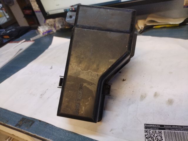 bontott TOYOTA RAV 4 Biztosítéktábla Motortér