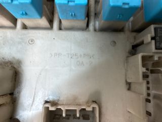 bontott TOYOTA RAV 4 Biztosítéktábla Motortér