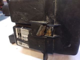 bontott TOYOTA RAV 4 Biztosítéktábla Motortér