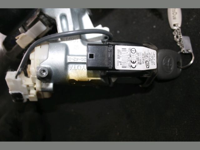 bontott TOYOTA RAV 4 Gyújtáskapcsoló Házzal