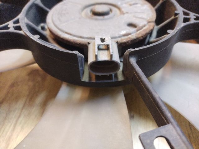 bontott TOYOTA RAV 4 Hűtőventilátor