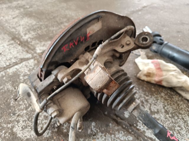 bontott TOYOTA RAV 4 Jobb első Csonkállvány Kerékaggyal