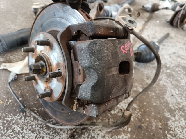 bontott TOYOTA RAV 4 Jobb első Féknyereg Munkahengerrel