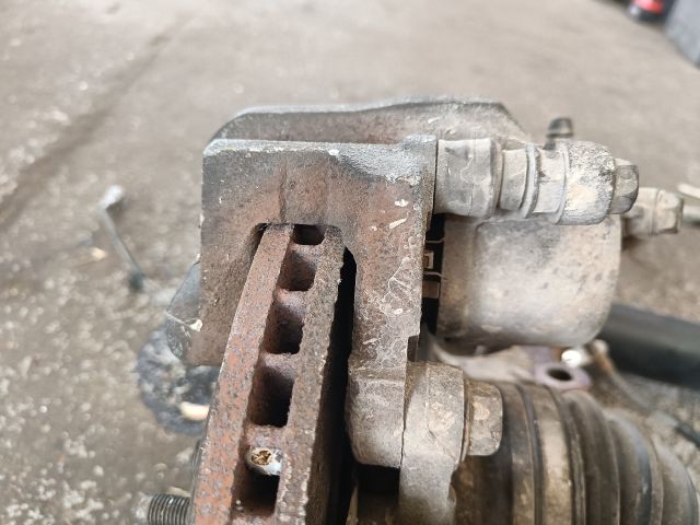 bontott TOYOTA RAV 4 Jobb első Féknyereg Munkahengerrel