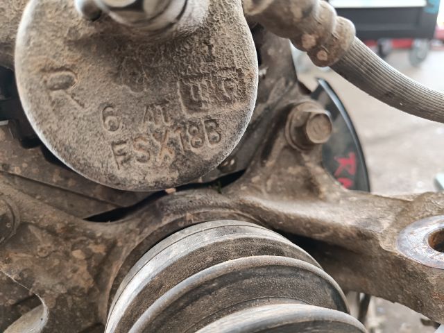 bontott TOYOTA RAV 4 Jobb első Féknyereg Munkahengerrel