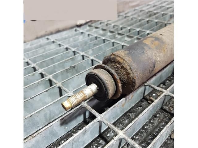 bontott TOYOTA RAV 4 Jobb hátsó Lengéscsillapító