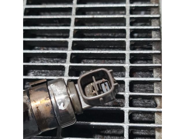 bontott TOYOTA RAV 4 Porlasztó (1 db)