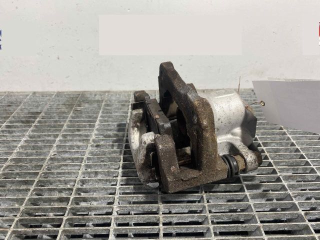 bontott TOYOTA RAV 4 Bal hátsó Féknyereg Munkahengerrel