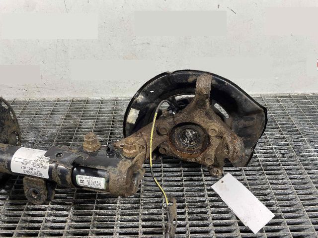 bontott TOYOTA RAV 4 Jobb első Csonkállvány