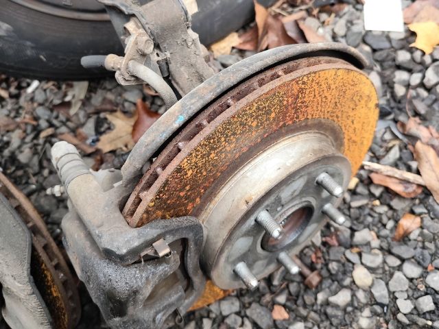 bontott TOYOTA RAV 4 Bal első Csonkállvány Kerékaggyal