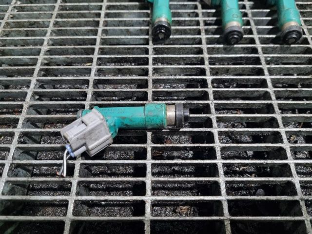 bontott TOYOTA RAV 4 Porlasztó (1 db)