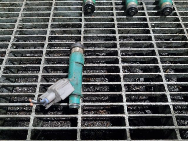 bontott TOYOTA RAV 4 Porlasztó (1 db)