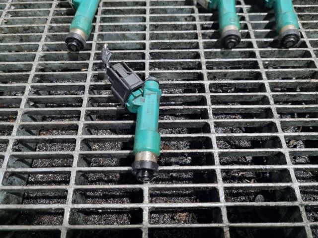 bontott TOYOTA RAV 4 Porlasztó (1 db)