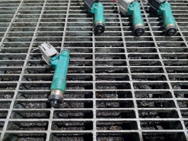 bontott TOYOTA RAV 4 Porlasztó (1 db)