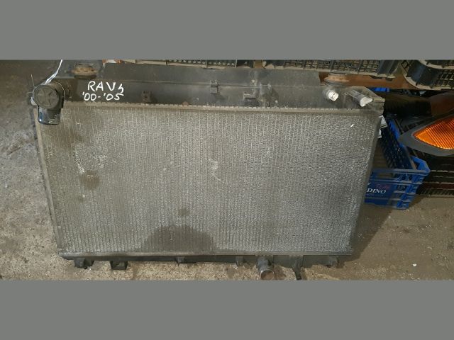 bontott TOYOTA RAV 4 Vízhűtő Radiátor (Nem klímás)