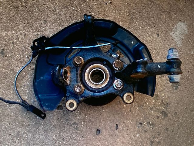 bontott TOYOTA RAV 4 Bal első Csonkállvány Kerékaggyal