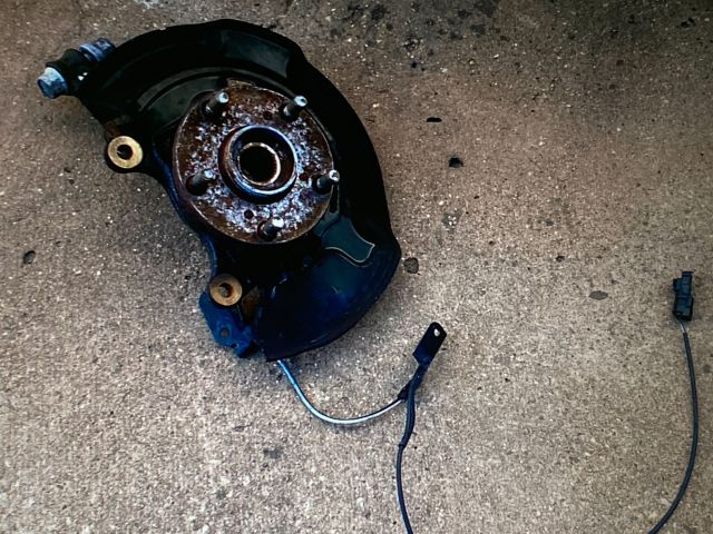 bontott TOYOTA RAV 4 Bal első Csonkállvány Kerékaggyal