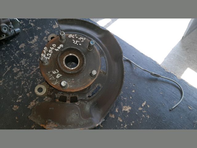 bontott TOYOTA RAV 4 Bal első Csonkállvány Kerékaggyal