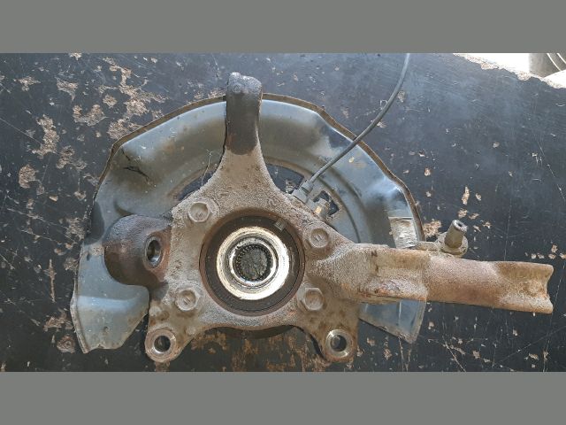 bontott TOYOTA RAV 4 Bal első Csonkállvány Kerékaggyal