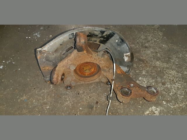 bontott TOYOTA RAV 4 Bal első Csonkállvány Kerékaggyal