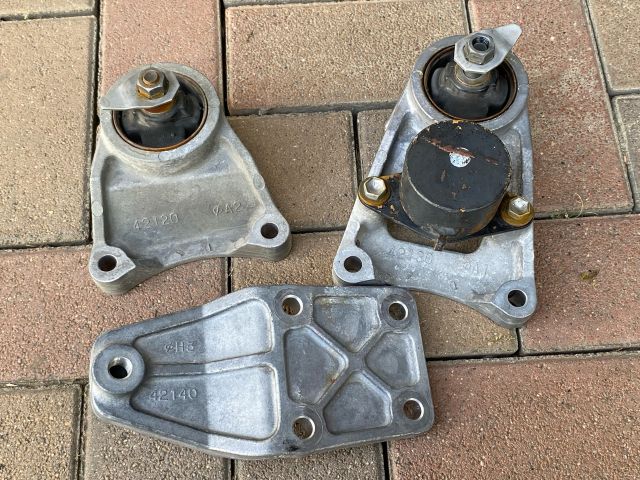 bontott TOYOTA RAV 4 Differenciálmű Tartó Bak